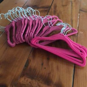35 Non slip hangers pink